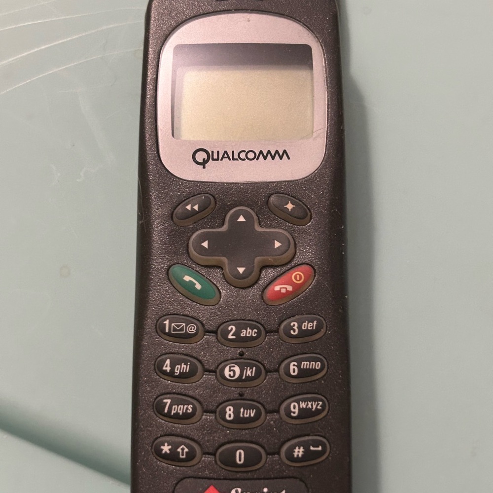 Vintage Kyocera Qualcomm QCP - 2035 Quest Wireless Phone Brick- Black